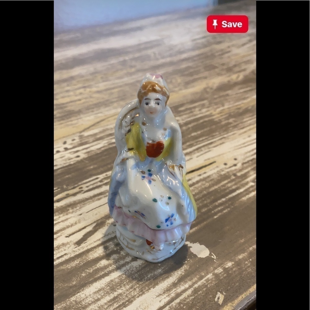 Vintage Made in Japan Porcelain Figurines (2)​​​​​​​​ - Picture 2 of 15